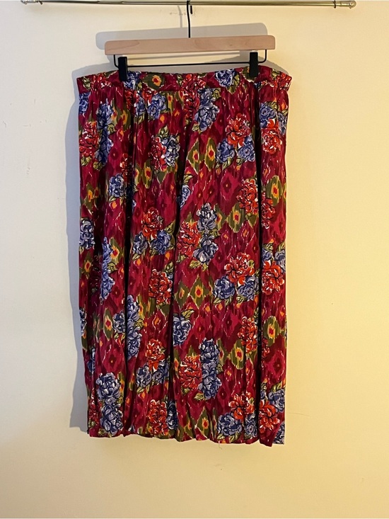 Dresses & Skirts - Floral Red Midi Skirt